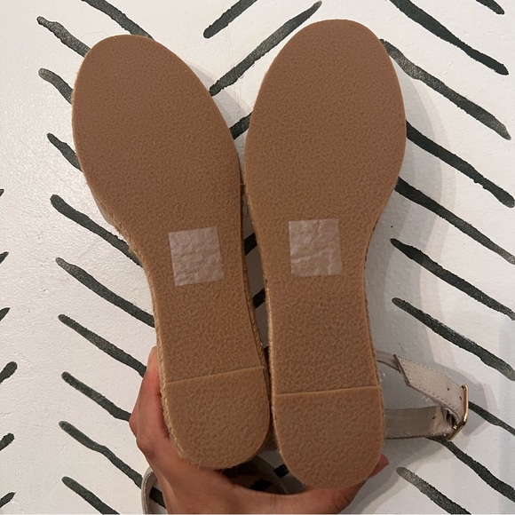 [Kenneth Cole] Nude Pumps - Picture 2 of 10